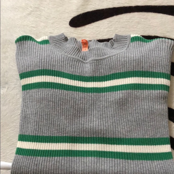 Like new Brass Plum sweater.  With ruffled cuff . - Picture 2 of 3